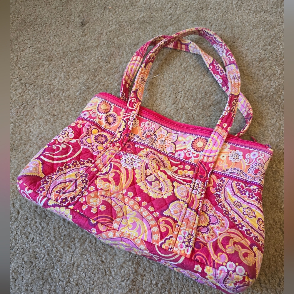 VERA BRADLEY LITTLE BETSY TOTE IN RASPBERRY FIZZ PATTERN. - Picture 8 of 8